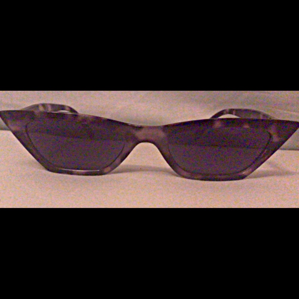Sharp edged y2k glasses.Look great with every look.